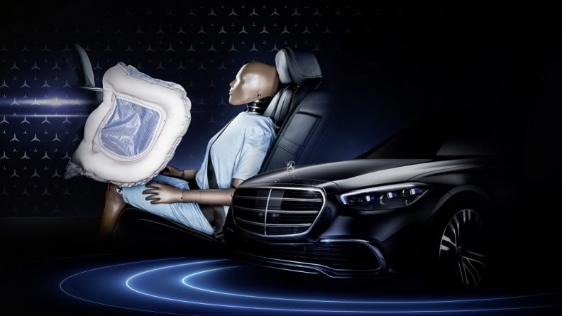 全新S-Class在安全表現方面也有相當程度的進步，是首款配備後座正面氣囊的乘用車。(圖片來源/ M-Benz)