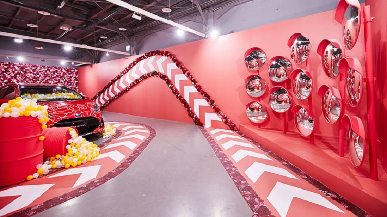 「色廊展」為台灣原創設計展覽，以夢境為主軸，運用顏色探索各年齡階段不同夢境。(圖片來源/ Toyota)