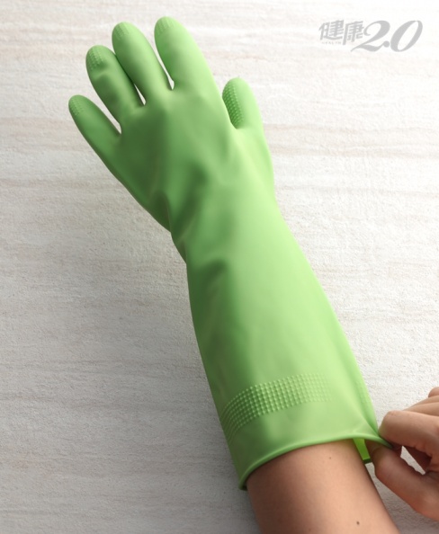 醫療手套、PVC手套、丁晴手套…做家事手套怎麼選？手套戴不住怎麼辦？