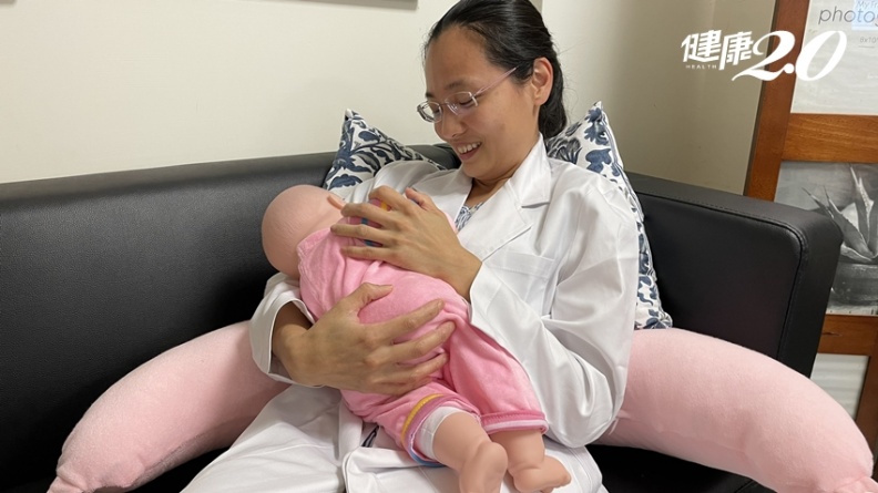 奶水不足吃豬腳花生有效？泌乳專家破解10大迷思 「這姿勢」母嬰都輕鬆