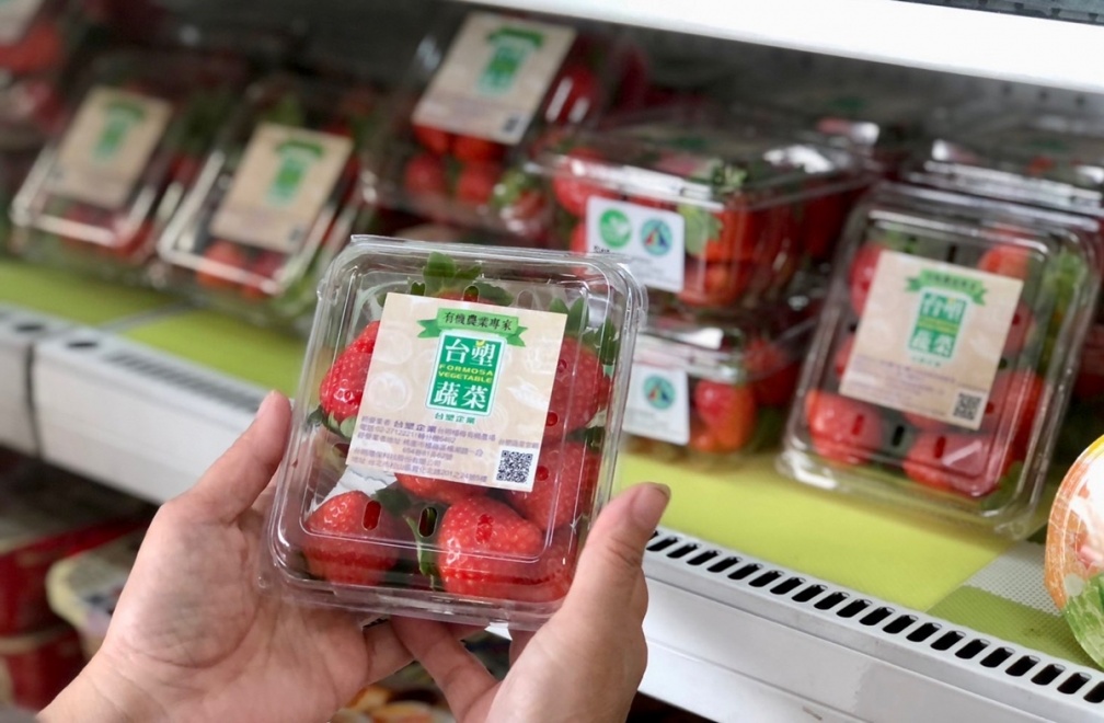 冬天吃爆草莓！7-11推頂級草莓脆果、52%超濃郁果汁，再買盒裝有機草莓