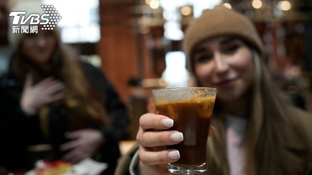 星巴克推新品「橄欖油咖啡」！評價兩極引熱議，網友：根本就是「瀉藥」