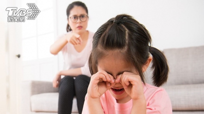 名字諧音鬧笑話！老師上課不敢點名「杜姓」學生、「花」爸幫兒女取名氣炸老婆