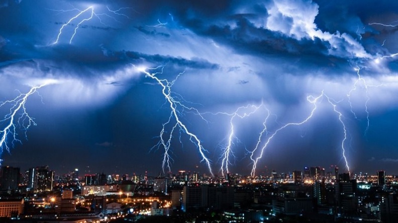 雷雨天千萬別做「這些事」！美國CDC示警：閃電可透過多種方式致人於死