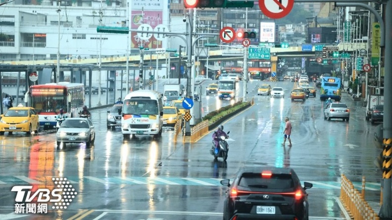 本週３階段變天！「這天起」雨勢加大連下３天，２颱風最新動向曝