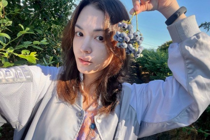 張榕容親授「一衣多穿」秘訣！早秋最推針織外套，靠紫色穿搭打造優雅感