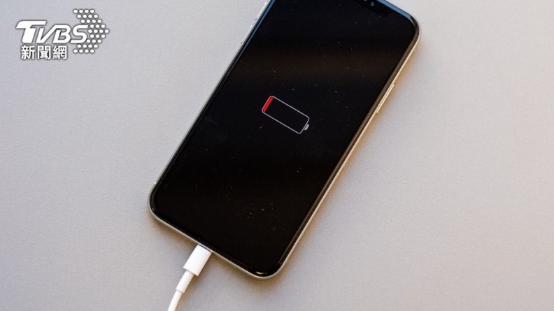 快學起來！iPhone新電池愈來愈貴，專家曝簡單３招延長電池壽命