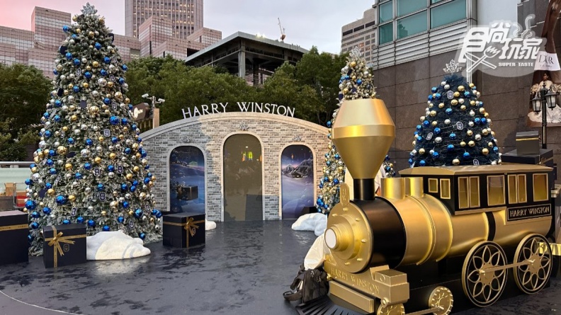 全台最美12棵百貨聖誕樹！打卡89樓「耶誕老公公的家」、12公尺冰藍燈海隧道