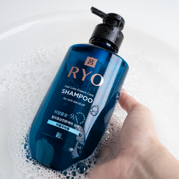 頭皮屑雪花紛飛！2023網友好評推薦「頭皮屑洗髮精」，去屑止癢控油一次到位！