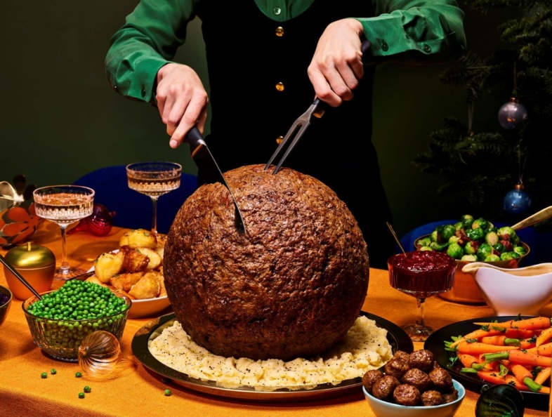 IKEA聖誕節推「巨無霸肉丸」超浮誇！4.5公斤可30人分食，還有「蔬菜丸聖誕樹」