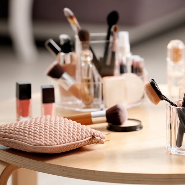 盤點過夜化妝包必備好物：精選12款專櫃化妝、保養重點單品攜帶超方便