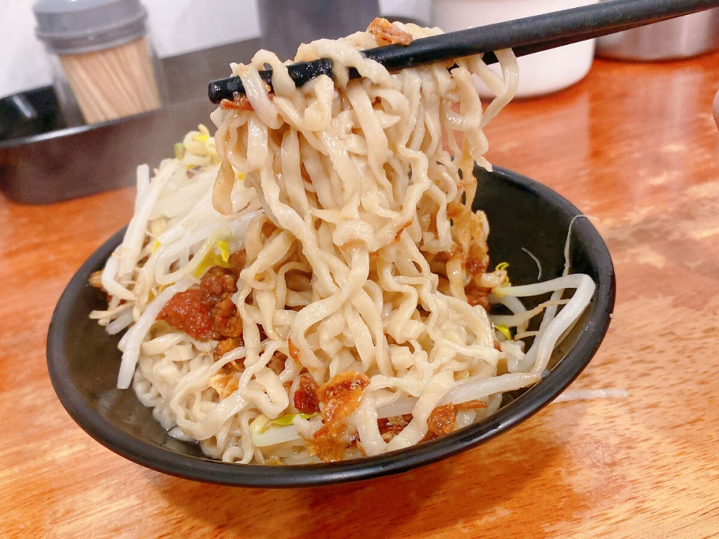 台北跨年從早吃到晚！８家24小時營業銅板美食：銷魂滷肉飯、免費加湯牛肉麵