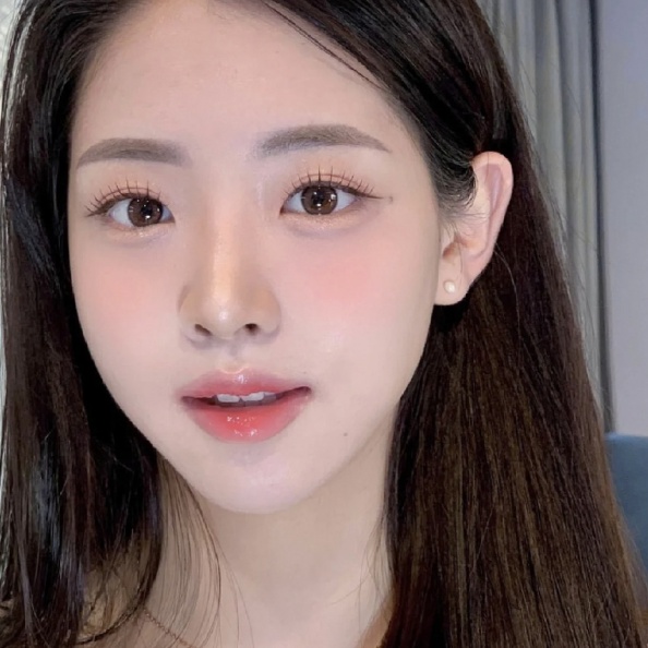 彩妝界顯白神器&百搭王!PANTONE年度色柔和桃家族,就連黑皮也能完美駕馭