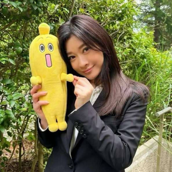 篠原涼子50＋保養祕訣大公開：親授洗面乳挑選秘訣洗出透明肌，「這美容」習慣已持續25年