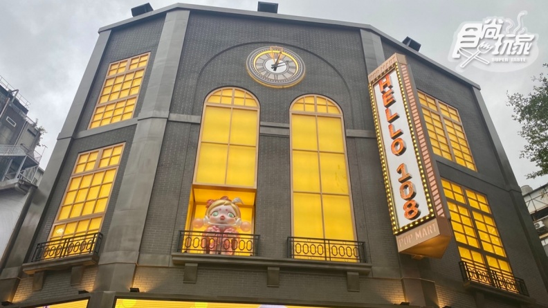 「POP MART西門町旗艦店」打造有如洋樓劇院的華麗外觀。
