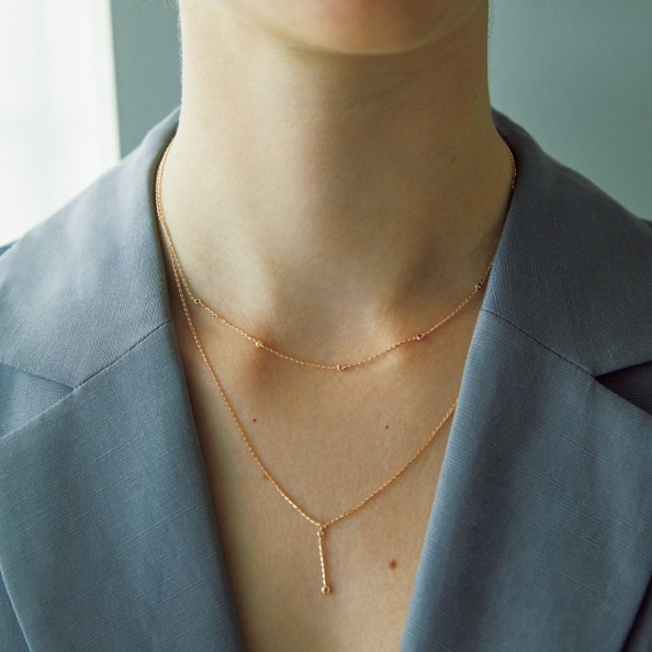 偷師日妞的飾品搭配法!3招小心機技巧:讓項鍊成為襯托膚色的迷人光澤