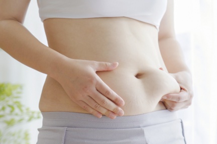 女生肚子胖，要小心這4個問題！小腹凸出隱藏的健康危害，不只是脂肪堆積的問題