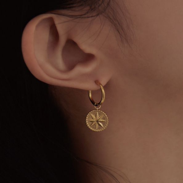 戴著睡覺也不痛!2024平價耳環品牌推薦:lionmango、Olivmew款款時髦又舒適