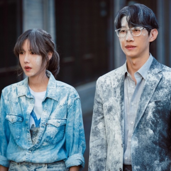 黑馬韓劇《絕佳的解決士》看點：李智雅化身「婚姻終結者」，向渣男復仇、搞笑辦案解決怨偶