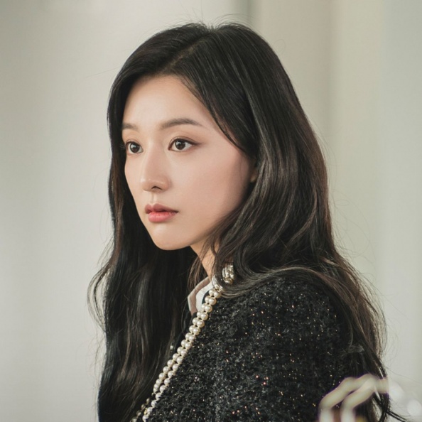「富家千金」專業戶!《淚之女王》金智媛化身財閥女王,韓劇代表作《繼承者們》、《太陽的後裔》