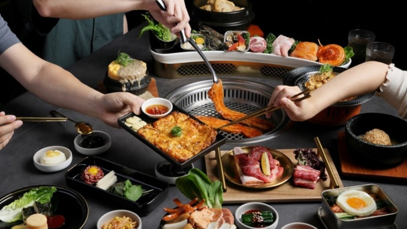 主打多款韓式烤肉，還有小菜可以吃。（圖片來源：紫木槿）