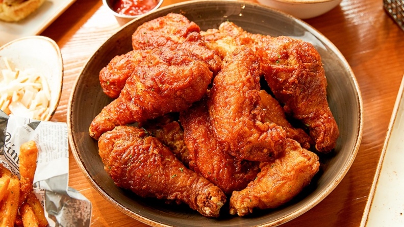 「本村韓式炸雞」號稱紐約最好吃韓式炸雞。（圖片來源：本村炸雞）