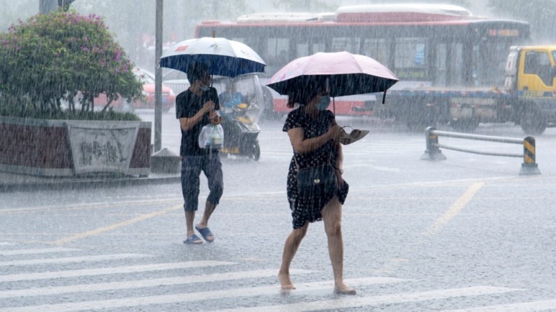 7/25再放颱風假！22縣市宣布停班停課，凱米變強颱愈晚風雨愈大
