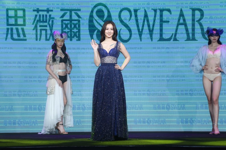 周曉涵談40歲心境！3招瘦身不瘦胸好身材秘訣，仙女體態讓內衣品牌愛10年