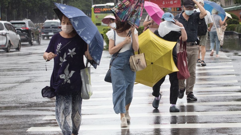 新颱風「康芮」最快週五生成！今起豪雨彈狂炸「這２天」風雨最大