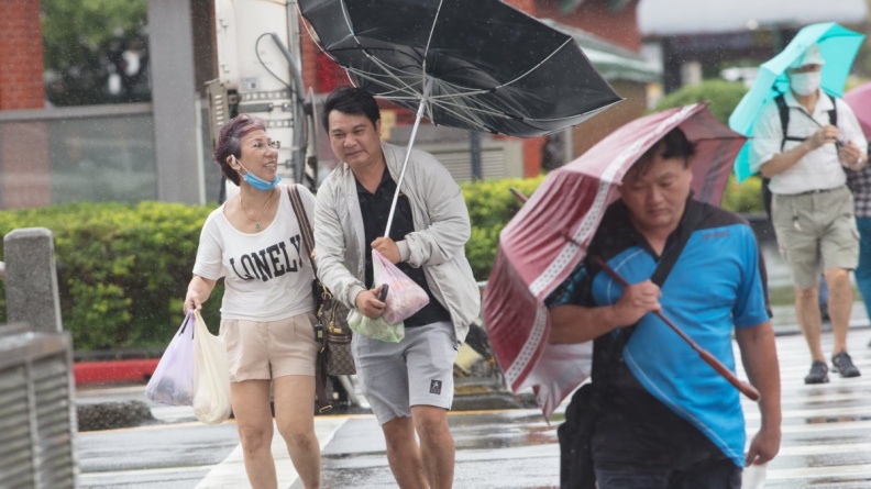 雙颱共舞！康芮颱風今生成最新路徑曝，７縣市發布豪大雨特報