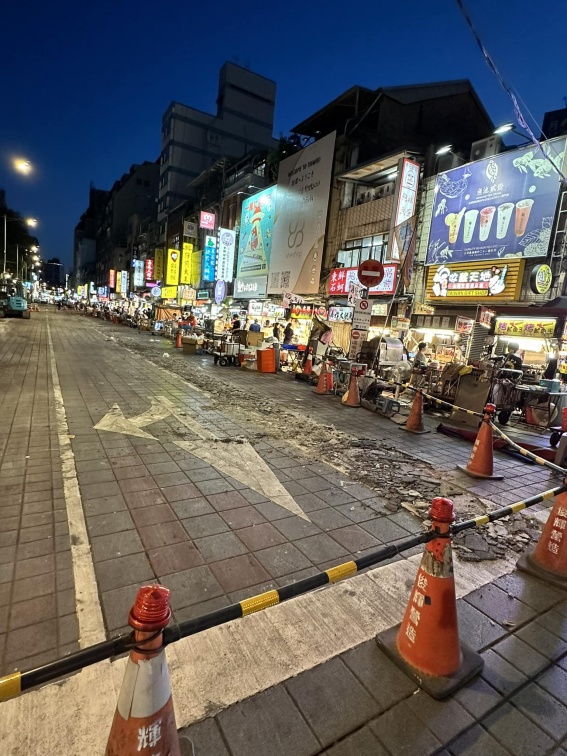 寧夏夜市整修後嗨喊「重新開幕」！遊客到現場見１幕傻眼：騙很大