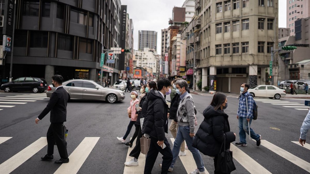 駕駛人注意！斑馬線沒人也要停車？交通部給正解，違規最重罰90000元