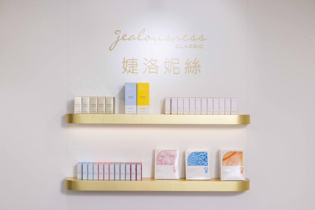 美妝迷衝信義區打卡！JS婕洛妮絲「美顏圖書館」香堤廣場開張，免費肌膚檢測、玩扭蛋領禮物