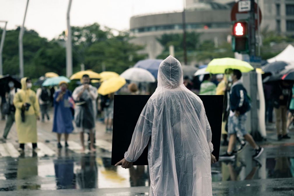 雨衣可以丟垃圾車嗎？雨傘是垃圾還是回收？環保局給答案：丟錯開罰6000元