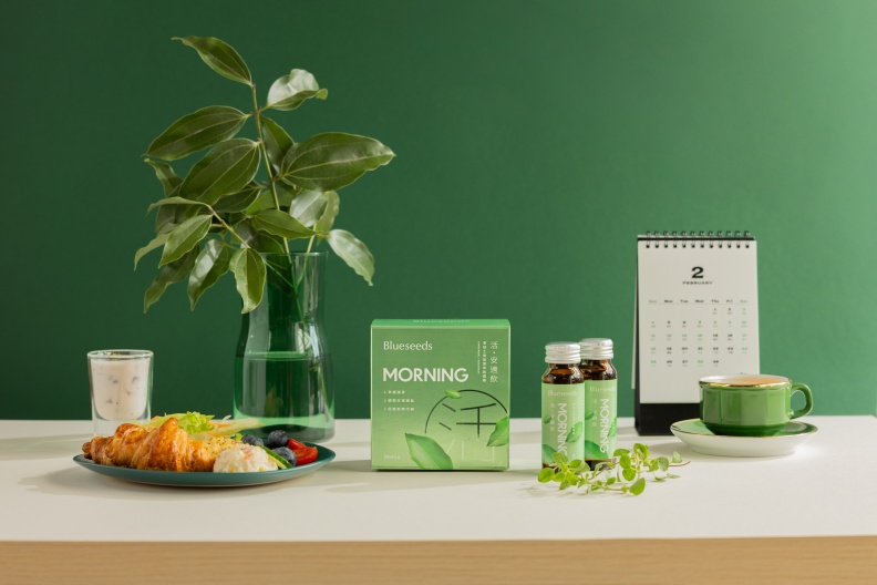 先聞再喝的「香氛飲」正夯！薰衣草、柑橘、迷迭香、土肉桂葉的天然植萃精露變成飲品了～