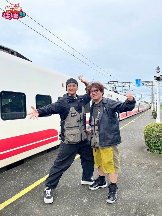 《2天1夜go》瘋玩火車環島大富翁!納豆、曾子余車站上銬黏一起 《2天1夜go》瘋玩火車環島大富翁!納豆、曾子余車站上銬黏一起