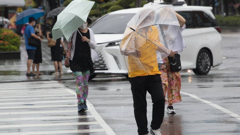 全台變天防雨!今年第1個颱風「蝴蝶」恐生成,專家揭對台影響機率、路徑