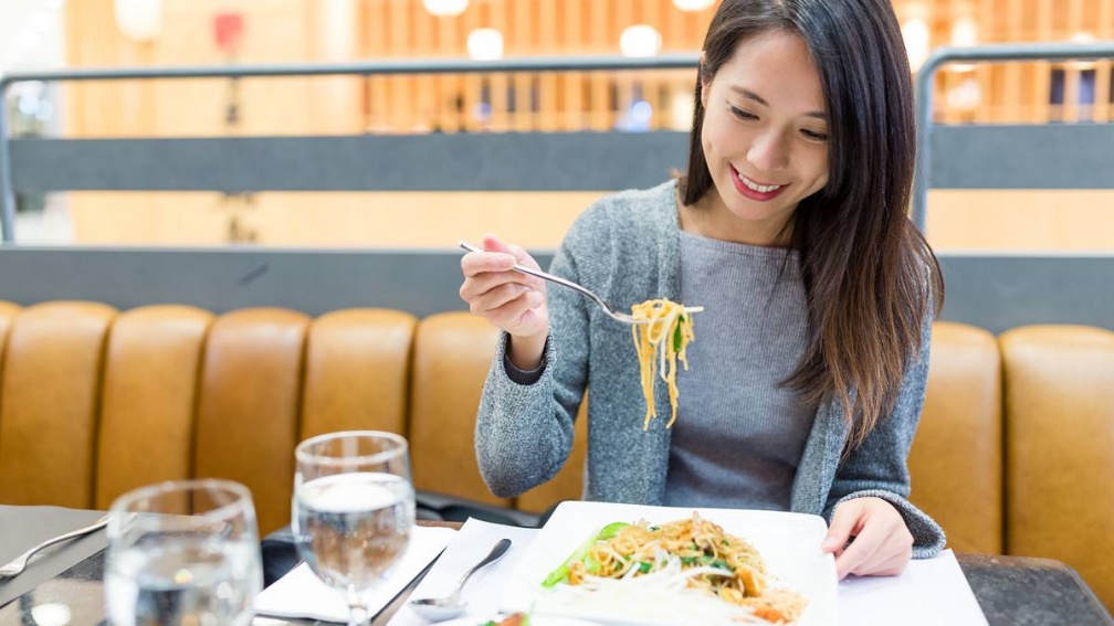 外食族怎麼吃最省錢?他吃3餐飆破500元,網友分享極省吃法:1天僅100元