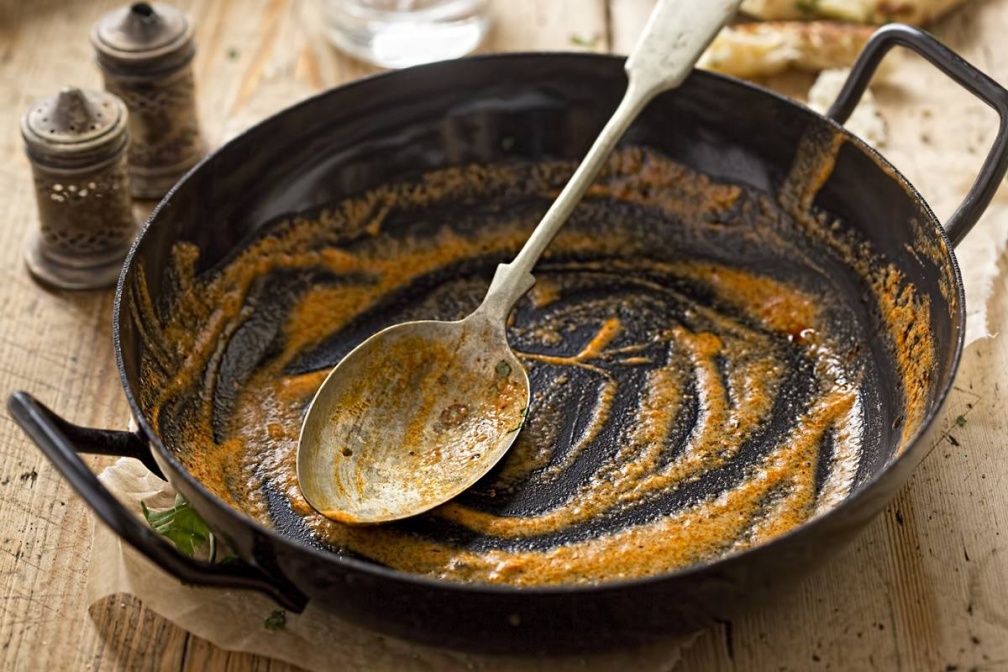 別只會泡水!咖哩鍋子怎麼洗才乾淨?達人教1招輕鬆去漬:洗碗海綿不再變色 別只會泡水!咖哩鍋子怎麼洗才乾淨?達人教1招輕鬆去漬:洗碗海綿不再變色