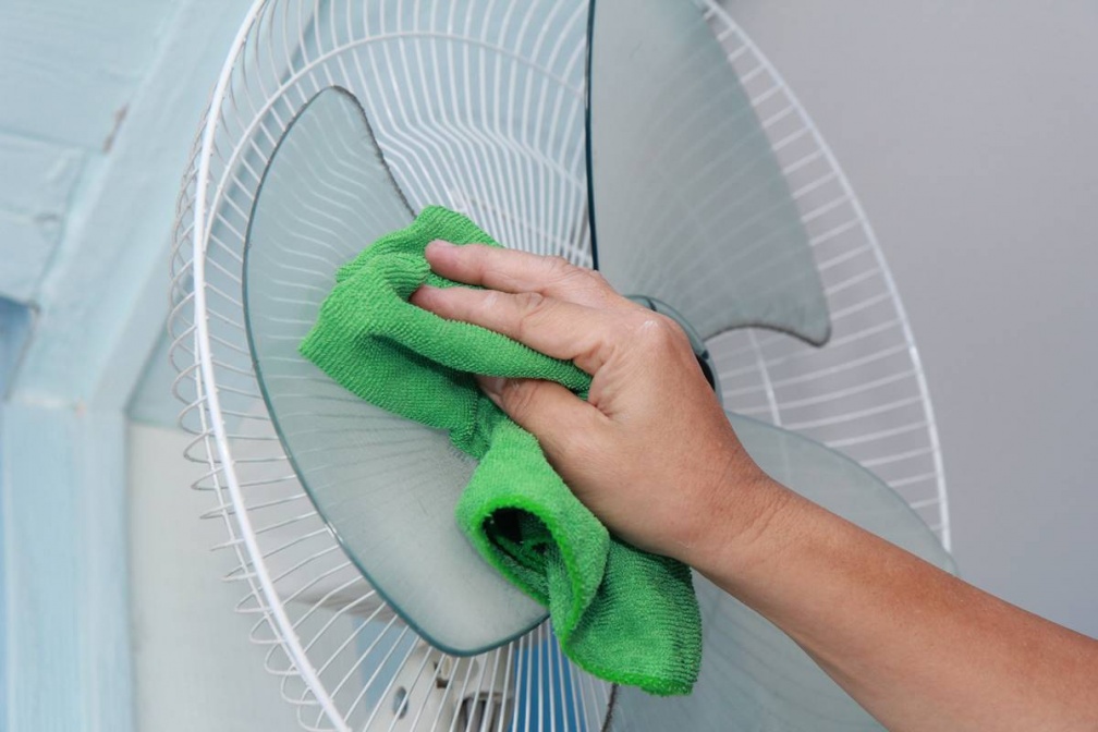 不能拆的電風扇怎麼洗?專家教1招輕鬆除垢、除灰塵,清完更涼爽又省電 不能拆的電風扇怎麼洗?專家教1招輕鬆除垢、除灰塵,清完更涼爽又省電