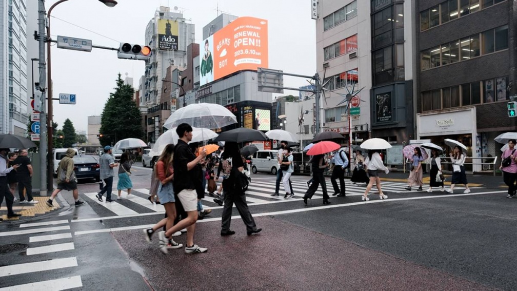 日本雨季旅遊注意!日作家示警「2狀況」超危險恐受傷:別一直滑手機