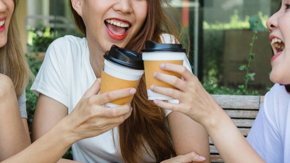 咖啡紙杯不可以丟紙類回收?店員揭咖啡杯3秘密,丟錯恐挨罰6000元