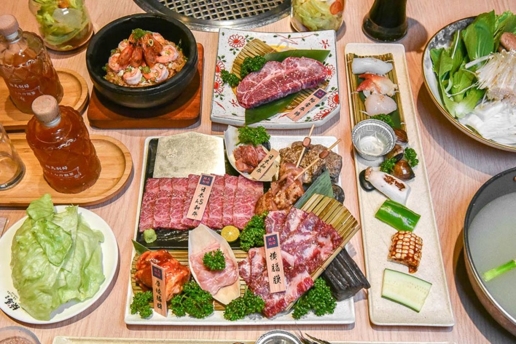 ▲絵馬別邸套餐非常豐富，包含肉品、沙拉、小食等等。（圖片來源：2A食旅日記）