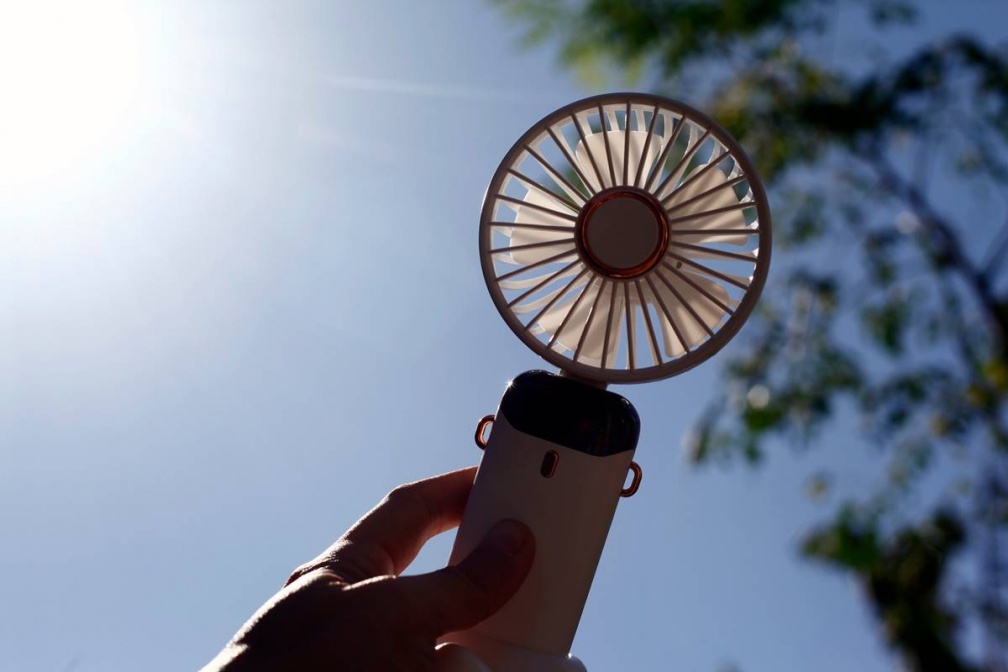手持電風扇消暑有用嗎?可以帶上飛機?台電曝使用原則:1狀況恐爆炸起火 手持電風扇消暑有用嗎?可以帶上飛機?台電曝使用原則:1狀況恐爆炸起火
