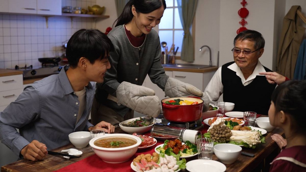 很多人都不知！吃飯「配１物」恐罹癌，醫師警告：食道癌風險高90％