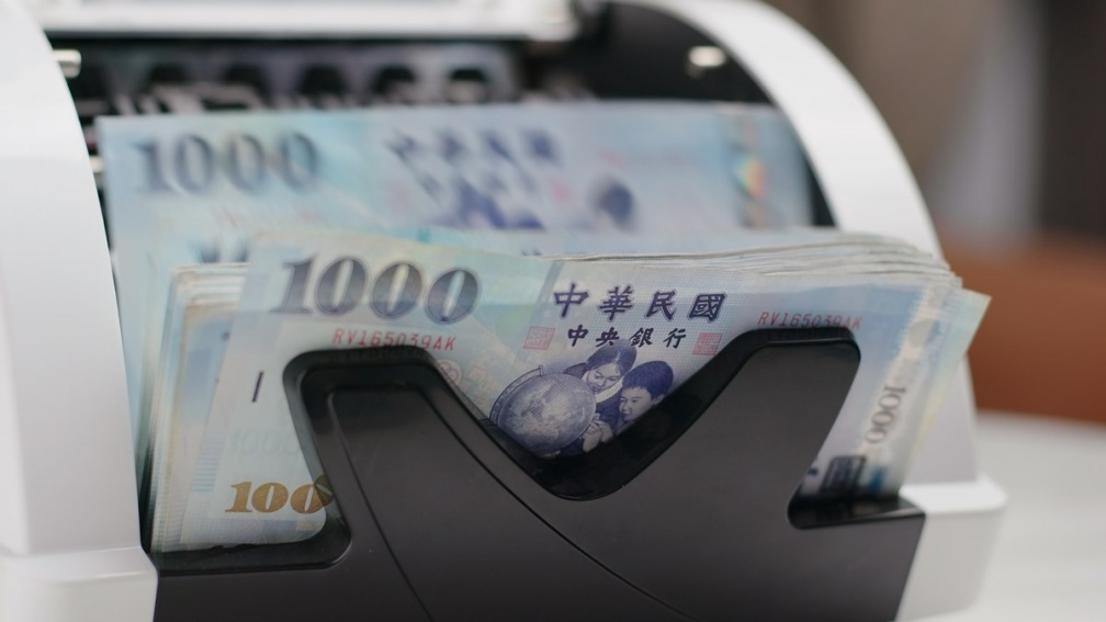全民普發現金1萬元通過!「這時間」以前完成發放,特別條例重點一次看 全民普發現金1萬元通過!「這時間」以前完成發放,特別條例重點一次看