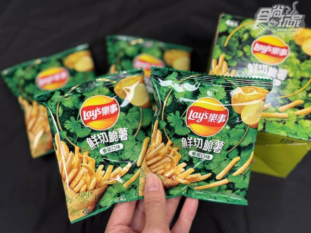 香菜多力多滋排第2!台灣特殊口味零食Top10,滷肉飯乖乖、榴槤餅乾超唰嘴 香菜多力多滋排第2!台灣特殊口味零食Top10,滷肉飯乖乖、榴槤餅乾超唰嘴