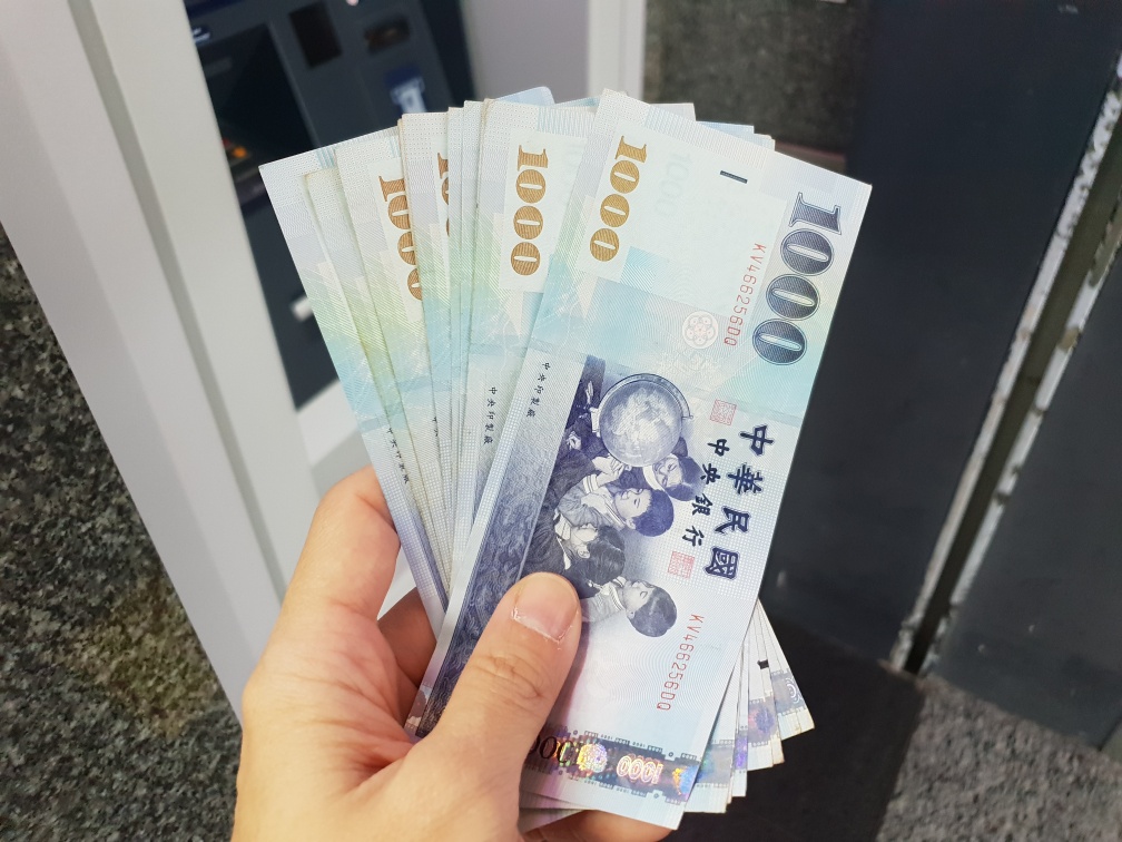 普發現金1萬元有可能喊卡?行政院長說話了:發錢要舉債1千億元 普發現金1萬元有可能喊卡?行政院長說話了:發錢要舉債1千億元