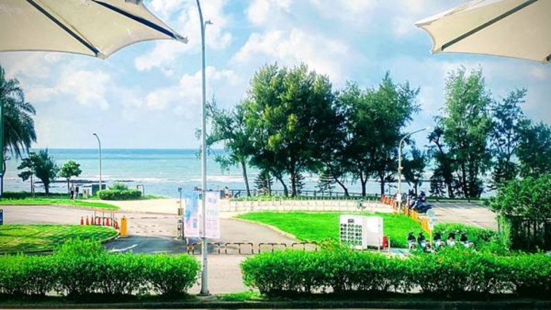 北海岸海景咖啡廳推薦!精選11家石門、三芝、金山絕美打卡景點 三芝淺水灣海景咖啡館|海豚咖啡