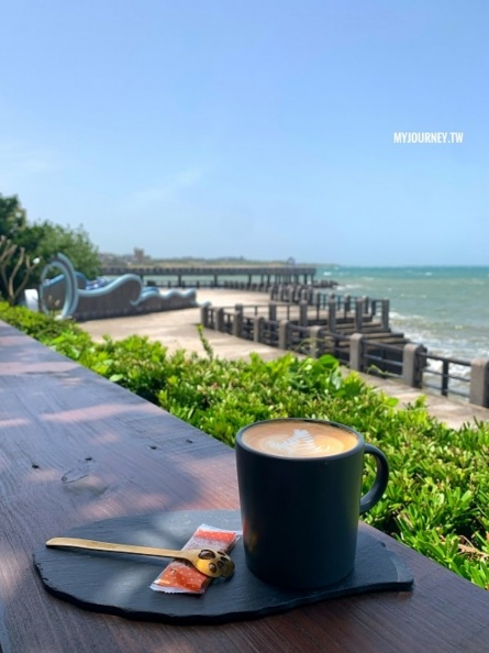 北海岸海景咖啡廳推薦!精選11家石門、三芝、金山絕美打卡景點 三芝淺水灣海景咖啡館|海邊灶咖特色